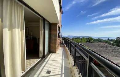 Imagem: O apartamento possui 3 Dormitórios, 2 Banheiros, 2 Vagas na