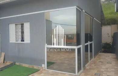 Imagem: A casa possui 3 Dormitórios, 2 Banheiros, 2 Vagas na garagem