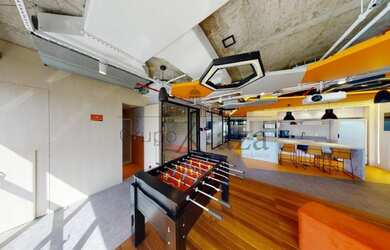 Imagem: O depósito possui 5 Vagas na garagem e 210m² de Área e está