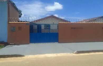 Imagem: A casa possui 4 Dormitórios, 2 Banheiros e 40m² de Área e