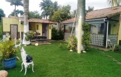 Imagem: A casa possui 2 Dormitórios, 2 Banheiros, 2 Vagas na garagem