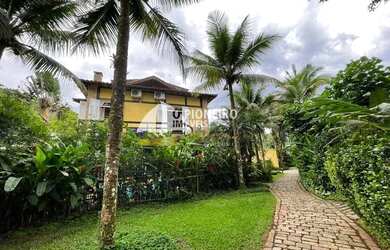 Imagem: A casa em condomínio possui 5 Dormitórios, 4 Banheiros, 4