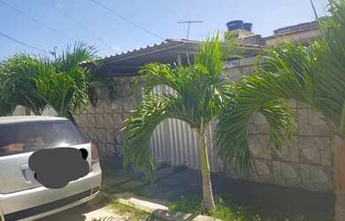Imagem: A casa possui 3 Dormitórios, 1 Banheiro, 1 Vaga na garagem