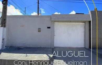 Imagem: A casa possui 3 Dormitórios, 2 Banheiros, 3 Vagas na garagem