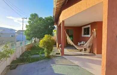 Imagem: A casa em condomínio possui 3 Dormitórios, 2 Banheiros, 1