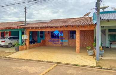 Imagem: A casa possui 3 Dormitórios, 2 Banheiros, 2 Vagas na garagem