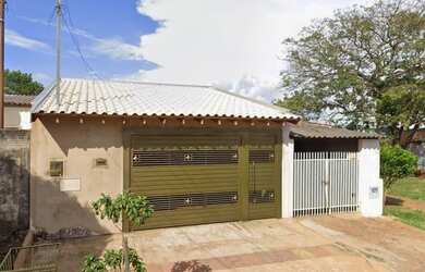 Imagem: A casa possui 5 Dormitórios, 4 Banheiros, 2 Vagas na garagem