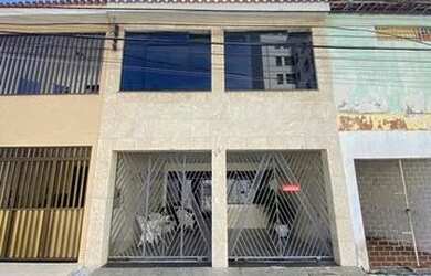 Imagem: A casa possui 3 Dormitórios, 4 Banheiros, 2 Vagas na garagem