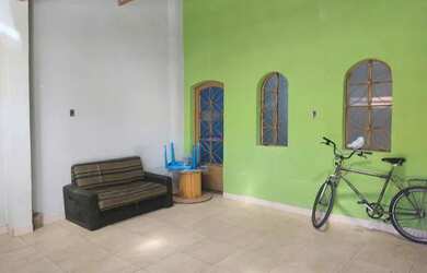 Imagem: A casa possui 2 Dormitórios, 2 Banheiros, 2 Vagas na garagem