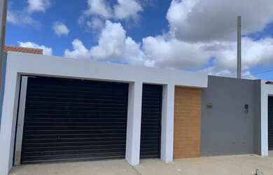 Imagem: A casa possui 2 Dormitórios, 1 Banheiro, 3 Vagas na garagem