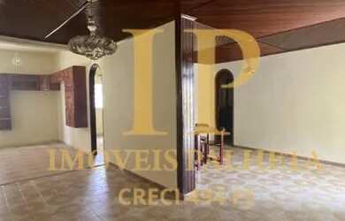 Imagem: A casa possui 3 Dormitórios, 3 Banheiros, 2 Vagas na garagem