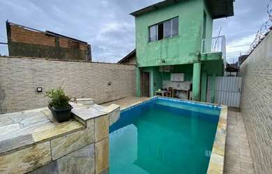 Imagem: A casa possui 2 Dormitórios, 2 Banheiros, 2 Vagas na garagem