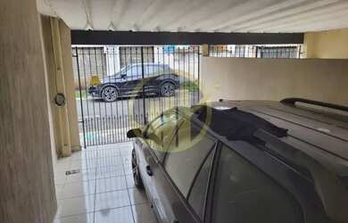 Imagem: A casa possui 2 Dormitórios, 1 Banheiro, 1 Vaga na garagem