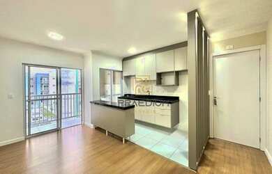 Imagem: O apartamento possui 2 Dormitórios, 1 Banheiro, 1 Vaga na garagem