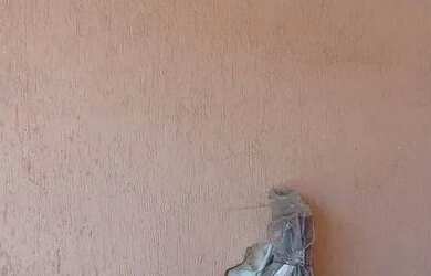 Imagem: A casa possui 2 Dormitórios, 1 Banheiro, 1 Vaga na garagem