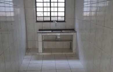 Imagem: A casa possui 1 Dormitório, 1 Banheiro e está localizado