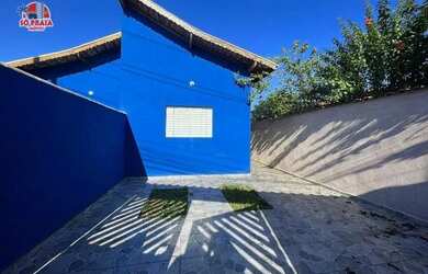 Imagem: A casa possui 2 Dormitórios, 1 Banheiro, 2 Vagas na garagem