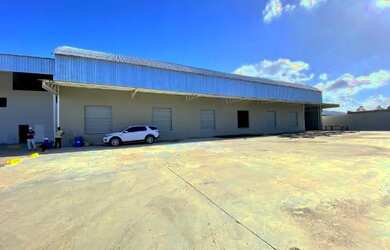 Imagem: O depósito possui 5 Vagas na garagem, 1.800m² de Área, Imóvel