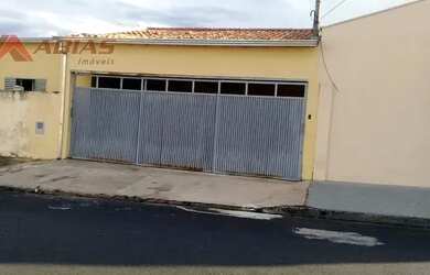 Imagem: A casa possui 2 Dormitórios, 2 Banheiros, 3 Vagas na garagem