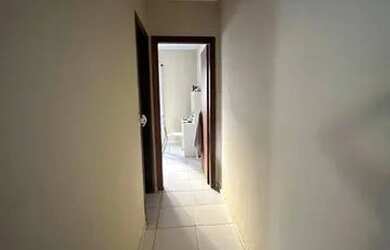 Imagem: A casa possui 2 Dormitórios, 1 Banheiro, 2 Vagas na garagem