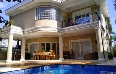 Imagem: A casa possui 5 Dormitórios, 5 Banheiros, 5 Vagas na garagem