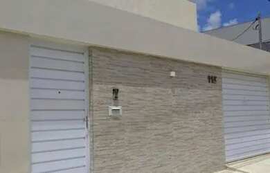 Imagem: A casa possui 3 Dormitórios, 3 Banheiros, 1 Vaga na garagem