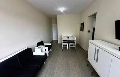 Imagem: O apartamento possui 2 Dormitórios, 1 Banheiro, 1 Vaga na garagem