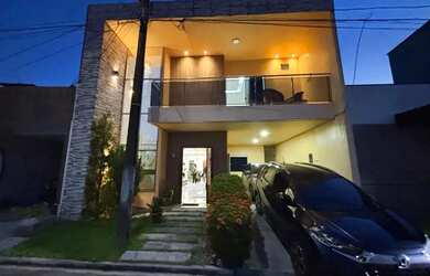 Imagem: A casa em condomínio possui 4 Dormitórios, 3 Banheiros, 2