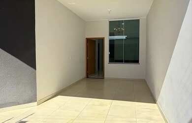 Imagem: A casa possui 3 Dormitórios, 2 Banheiros e está localizado