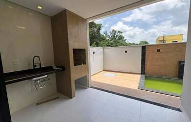 Imagem: A casa em condomínio possui 4 Dormitórios, 4 Banheiros, 1