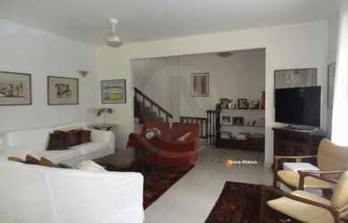 Imagem: A casa possui 4 Dormitórios, 5 Banheiros, 4 Vagas na garagem