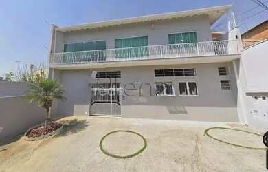 Imagem: A casa possui 3 Dormitórios, 5 Banheiros, 2 Vagas na garagem