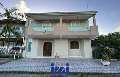 Imagem: A casa possui 3 Dormitórios, 3 Banheiros e 180m² de Área