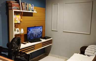 Imagem: O apartamento possui 2 Dormitórios, 1 Banheiro, 1 Vaga na garagem