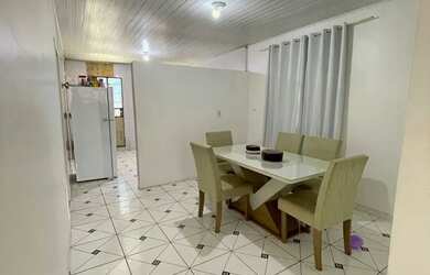 Imagem: A casa possui 3 Dormitórios, 3 Banheiros, 1 Vaga na garagem