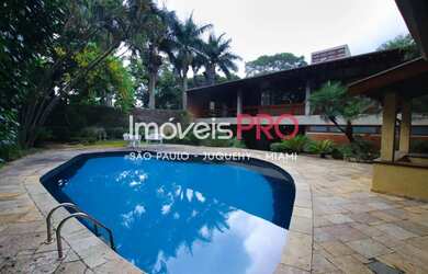 Imagem: A casa possui 4 Dormitórios, 5 Banheiros, 5 Vagas na garagem