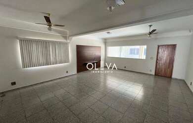 Imagem: A casa possui 3 Dormitórios, 4 Banheiros, 4 Vagas na garagem