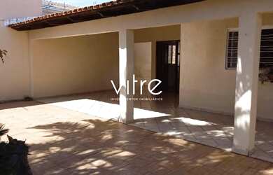 Imagem: A casa possui 3 Dormitórios, 3 Banheiros, 3 Vagas na garagem