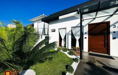 Imagem: A casa em condomínio possui 4 Dormitórios, 4 Banheiros, 2