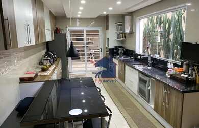 Imagem: A casa possui 3 Dormitórios, 3 Banheiros, 3 Vagas na garagem