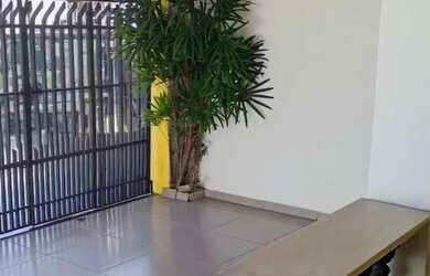 Imagem: A casa possui 2 Dormitórios, 2 Banheiros, 2 Vagas na garagem