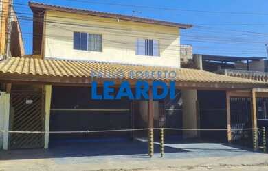 Imagem: O depósito possui 4 Vagas na garagem, 230m² de Área e está