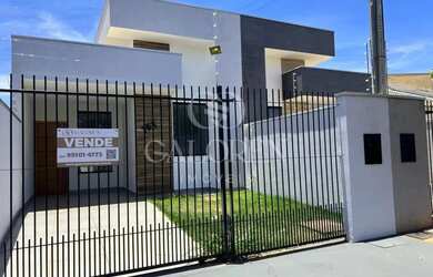 Imagem: A casa possui 3 Dormitórios, 1 Banheiro, 1 Vaga na garagem