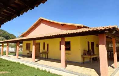 Imagem: A casa possui 4 Dormitórios e está localizado em Granada