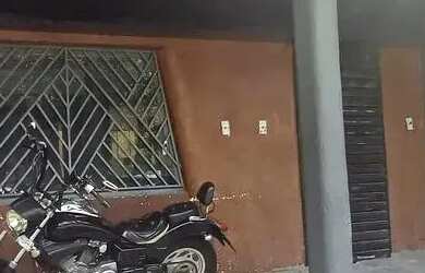 Imagem: O depósito possui 2 Vagas na garagem, 80m² de Área e está