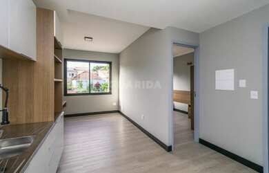 Imagem: O apartamento possui 1 Dormitório, 1 Banheiro, 1 Vaga na garagem