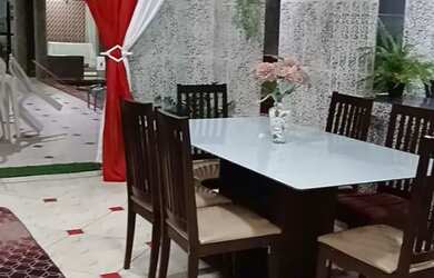 Imagem: A casa possui 4 Dormitórios, Acomodam 15 pessoas e está localizado