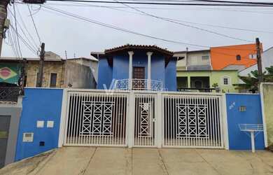 Imagem: A casa possui 3 Dormitórios, 4 Banheiros, 4 Vagas na garagem