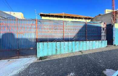 Imagem: O depósito possui 2 Vagas na garagem, 200m² de Área e está