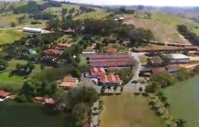 Imagem: A fazenda possui 2.800m² de Área e está localizado em Barra